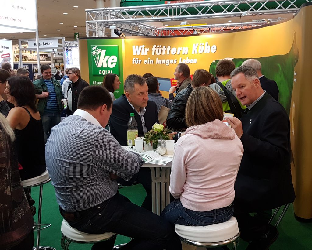 Der gut besuchte Messestand auf der EuroTier 2016